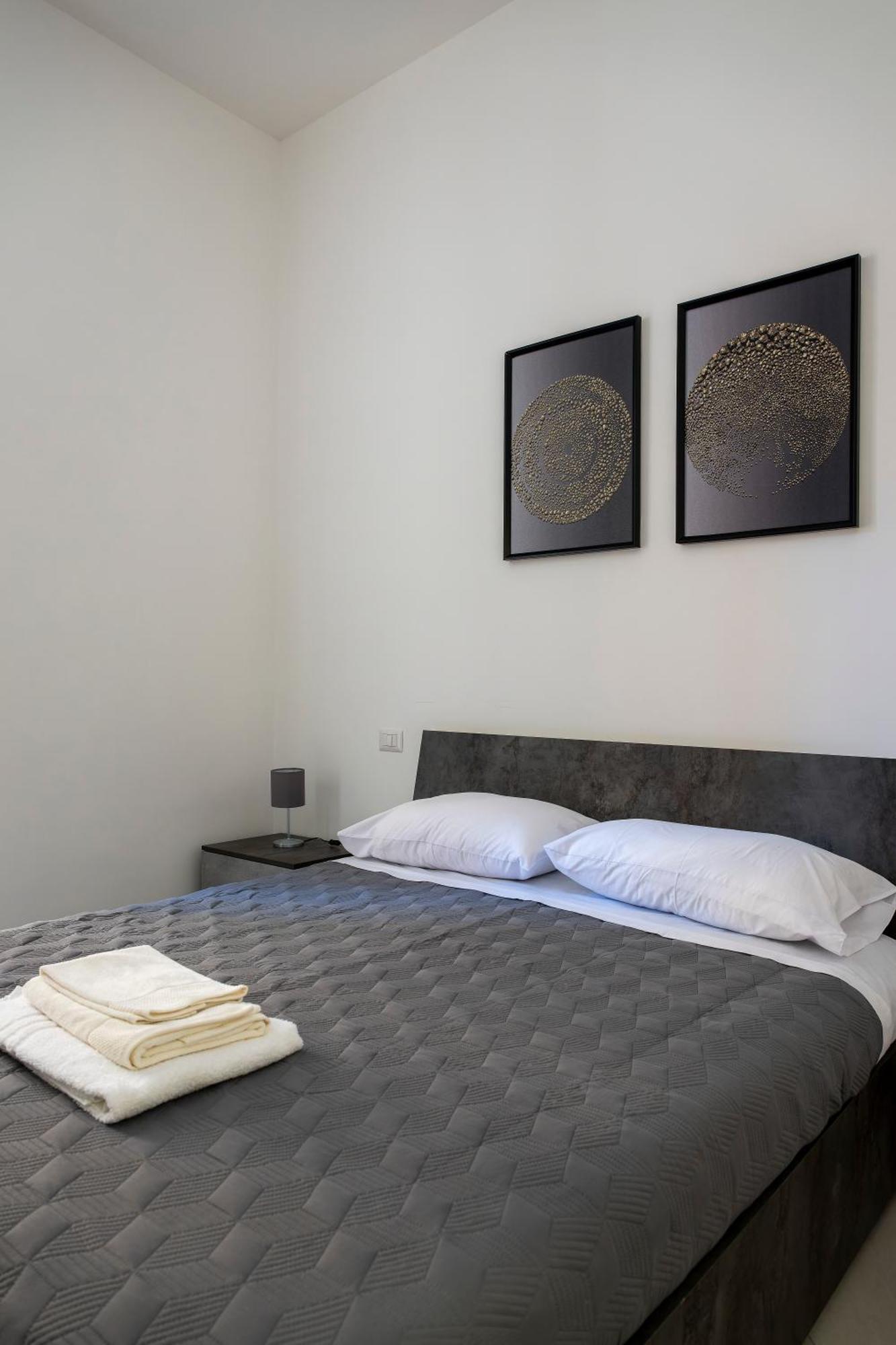 Casa Vacanze Nemesi Tyche Salerno Bagian luar foto